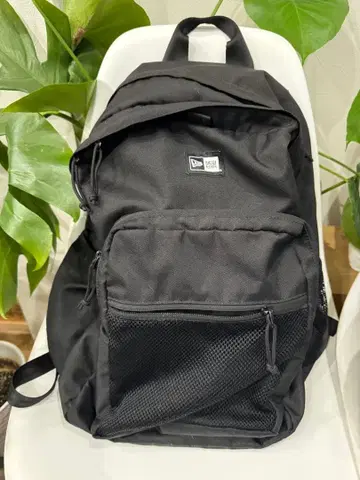 New Era 블랙 백팩 메쉬 포켓 부착