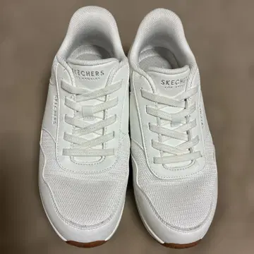 새상품급 SKECHERS 화이트 슬립온 스니커즈