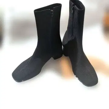 니트 소재 블랙 숏부츠 사이드 지퍼