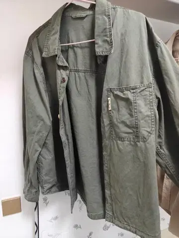 올리브 그린 캐주얼 셔츠