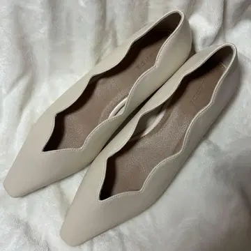 RANDA 스캘럽 플랫슈즈