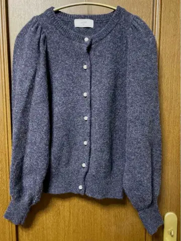 슬로브 이에나(SLOBE IENA)의 펄 버튼 그레이 가디건