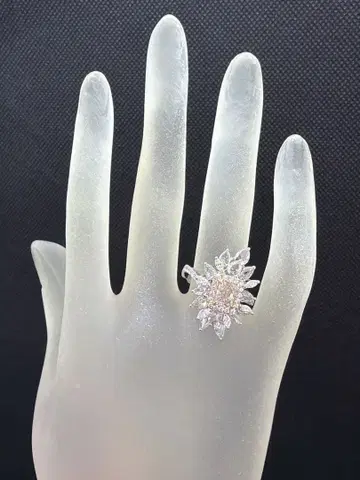 꽃 모양의 엘레강트 반지