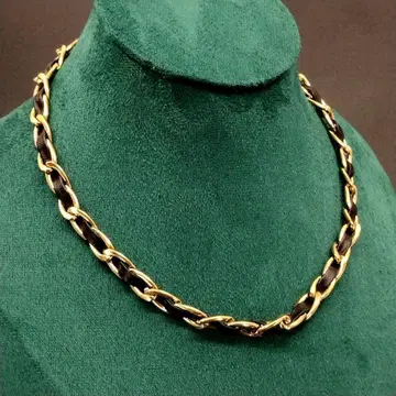 골드 블랙 체인 목걸이 각인 숏