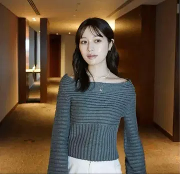 Off shoulder Panel knit tops laubeblanc