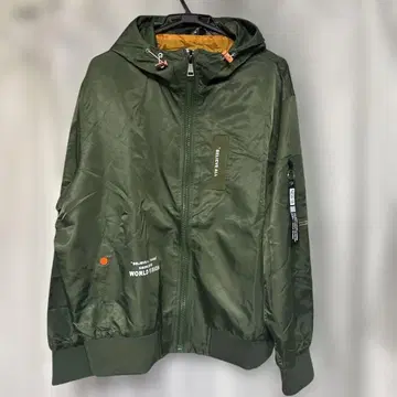 올리브 그린 나일론 자켓 후드 부착