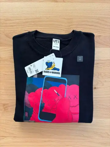 유니클로 카우스+워 맨투맨 미사용