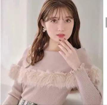 퍼 달린 핑크 니트