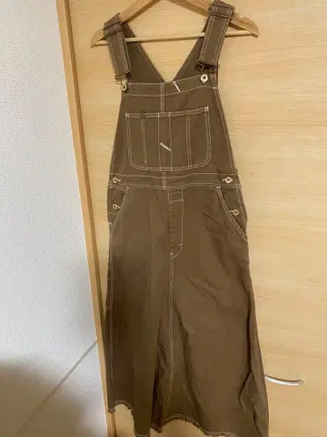 UNIVERSAL OVERALL 브라운 스커트 살로펫