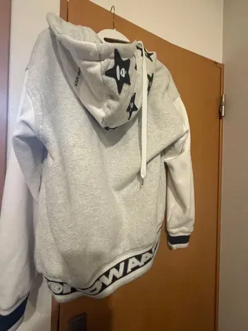 APE 그레이/화이트 후드 부착 후드 맨투맨