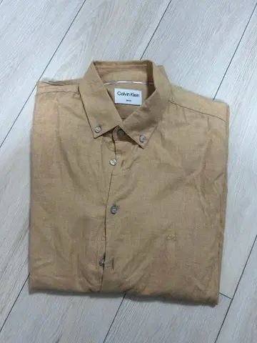 Calvin Klein 베이지 버튼 다운 셔츠 (S 사이즈)