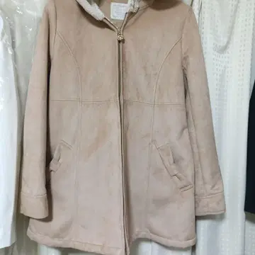 feroux 후드 부착 베이지 무스탕 코트