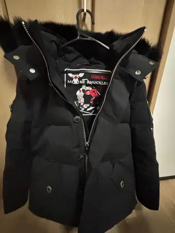 Moose Knuckles 다운 자켓 블랙