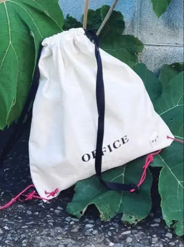 office holiday 백팩