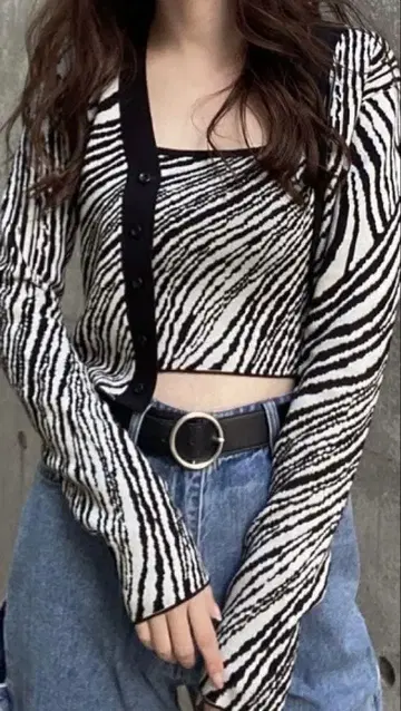 제브라 패턴 긴팔 크롭 니트탑