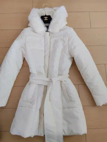 CECIL McBEE 후드 부착 다운 자켓 화이트