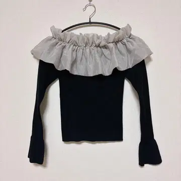 [ 새상품 ] PEACH JOHN 프릴 니트 스웨터 블랙