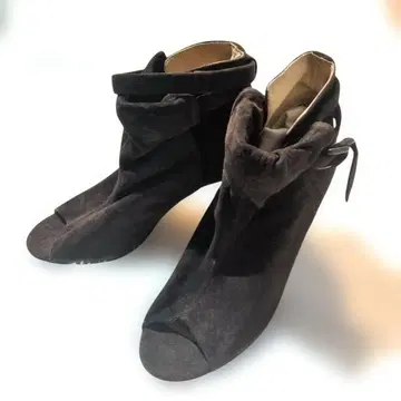 COMME CADU MODE 브라운 스웨이드 오픈토 부츠