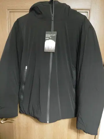 워크맨 GIGA PUFF 퓨전 다운 후디 L 블랙