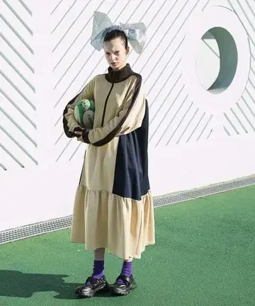 forksy. 하프 지퍼 라인 배색 트랙 저지 원피스