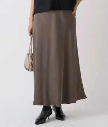 비어즐리 백 테일 스커트