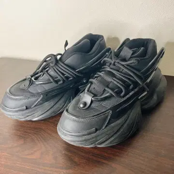 통굽 디자인 스니커즈 블랙 44 사이즈 근미래풍