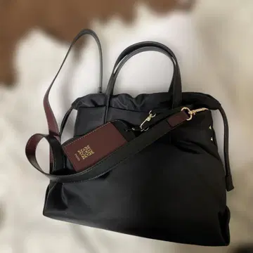 PADMA 블랙 나일론 숄더백