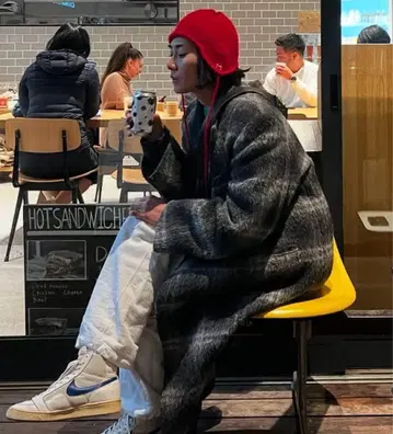 비즈 장식 귀 모자 레드