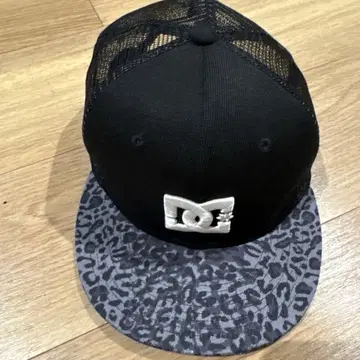 DC 레오파드 무늬 캡