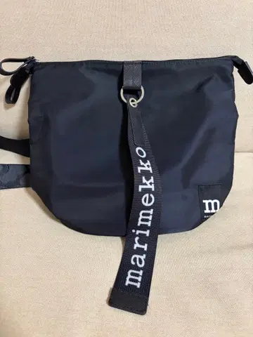 [ 새상품급 ] marimekko 블랙 숄더백