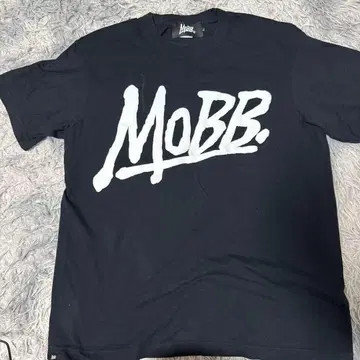 MOBB 블랙 로고 프린트 T셔츠
