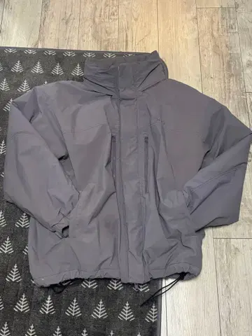 HUF 그레이 다운 자켓