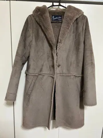 Favorite Play 그레이 후드 부착 무스탕 코트