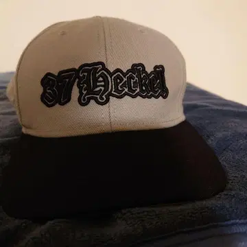37 Heckel 스냅백 캡 베이지/블랙