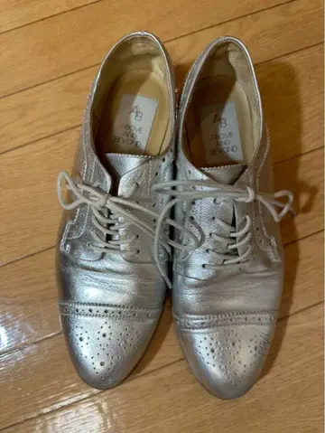 ABOVE AND BEYOND 실버 레이스업 가죽 신발