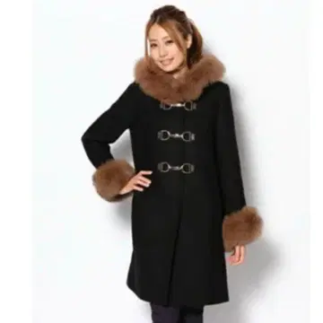 JUSGLITTY 퍼 달린 더플 코트 블랙 M-L 사이즈