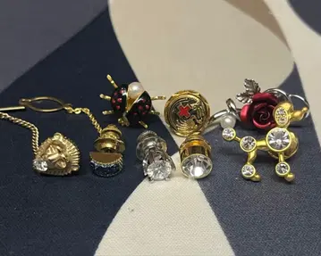 다양한 디자인의 넥타이핀 세트