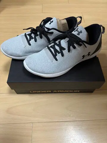 Under Armour 언더아머 그레이 블랙 스니커즈 24cm