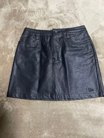 뉴에라 블랙 가죽 골프 스커트