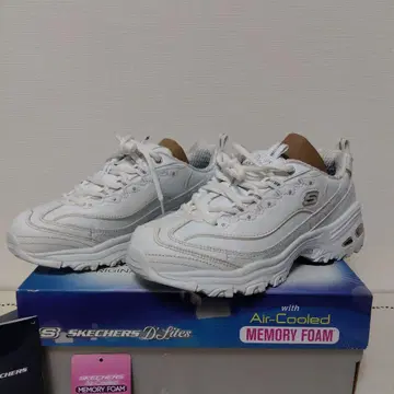 SKECHERS 딜라이트 메모리폼 스니커즈 화이트