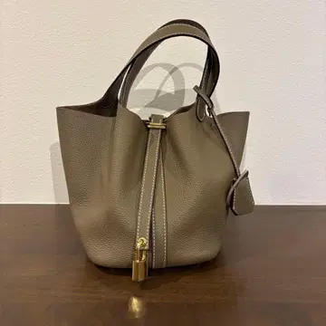 그레이지 가죽 토트백 골드 락 큐브 백