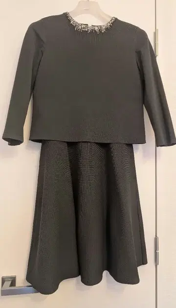 [아나이] 그레이 셋업 (스커트와 상의)