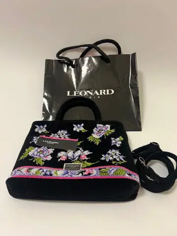 [ 미사용 새상품 ] LEONARD 꽃무늬 자수 핸드백