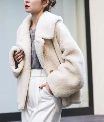 NOBLE 스노우 보아 빅 칼라 코트