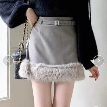 NICE CLAUP 그레이 퍼 미니 스커트