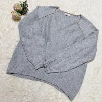 새상품급 Becool 그레이 V넥 스웨터 해외 M/L 골드 테두리