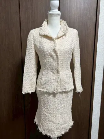 스트로베리 필드 아이보리 트위드 스커트 수트