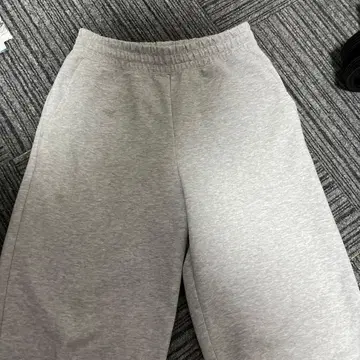 UNIQLO 그레이 스웨트 팬츠 M 사이즈