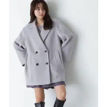 새상품급 내추럴 뷰티 2024 더블 브레스트 형태 미들 코트 M