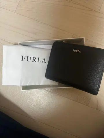 FURLA 블랙 이단 접이식 지갑